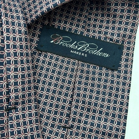 Brooks Brothers Pure Silk Tie - Picture 5 of 5